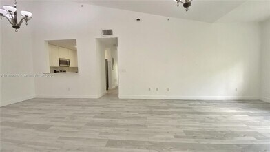 Building Photo - 2941 Riverside Dr