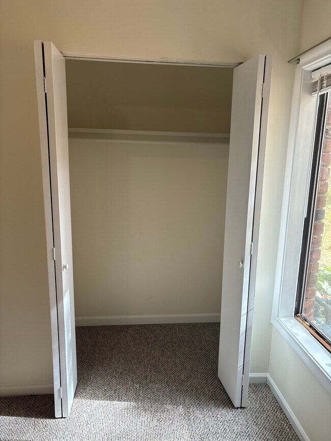 10 Woodsedge Dr Newington, CT 06111 Alquileres en Newington, CT