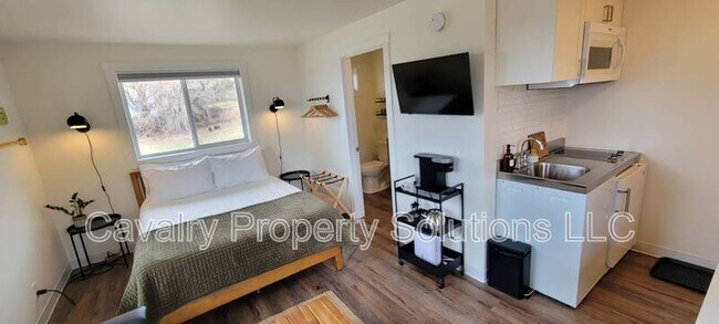 Foto del edificio - 923 E Central Entrance