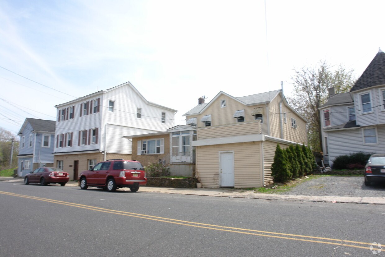 Building Photo - 278 Chelsea Ave