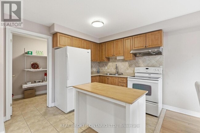 Building Photo - 2 Sir Jacobs Crescent