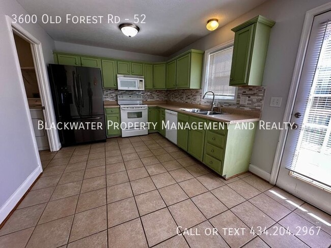 Building Photo - 3600 Old Forest Rd