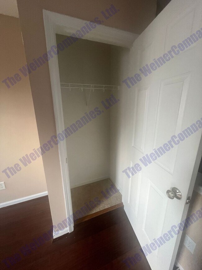 Foto del edificio - Available August 2026!