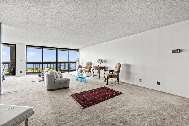 Foto del edificio - 1900 Consulate Pl