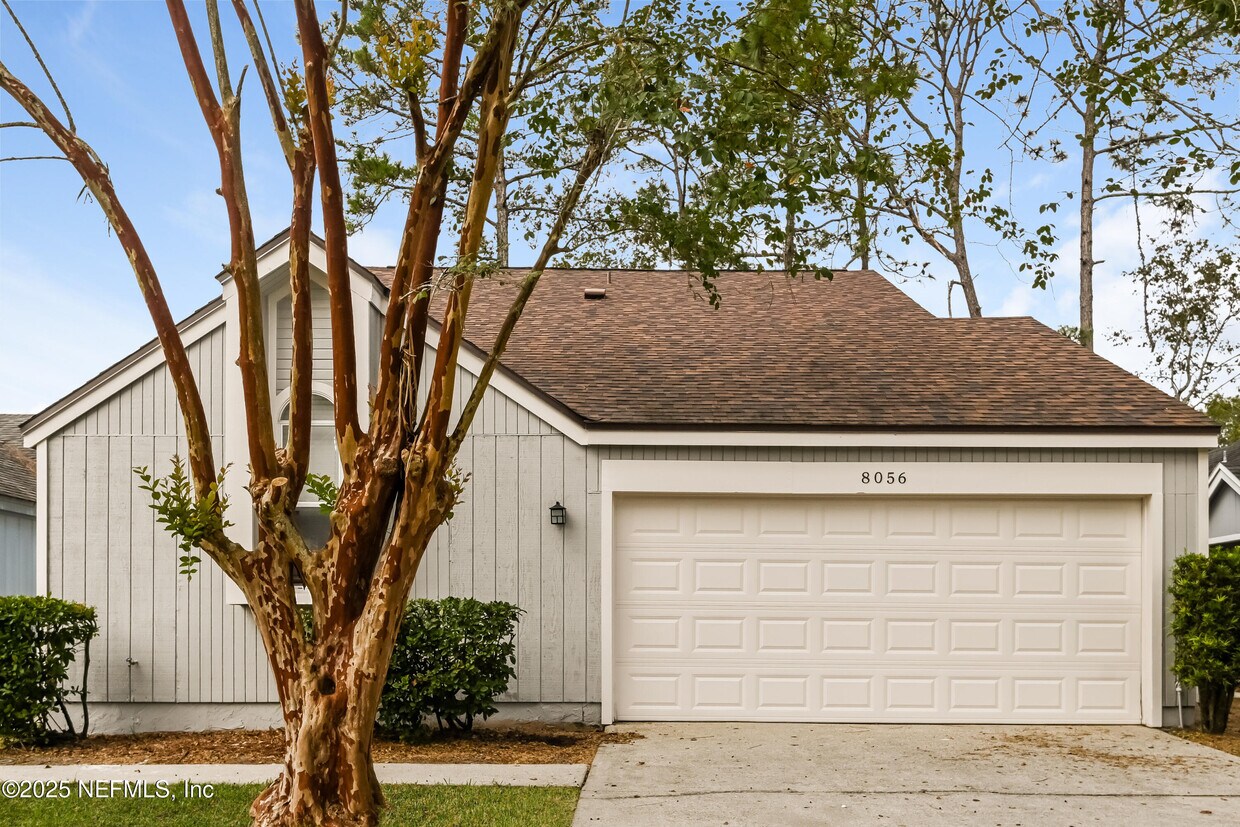 Foto principal - 8056 Coatbridge Ln N