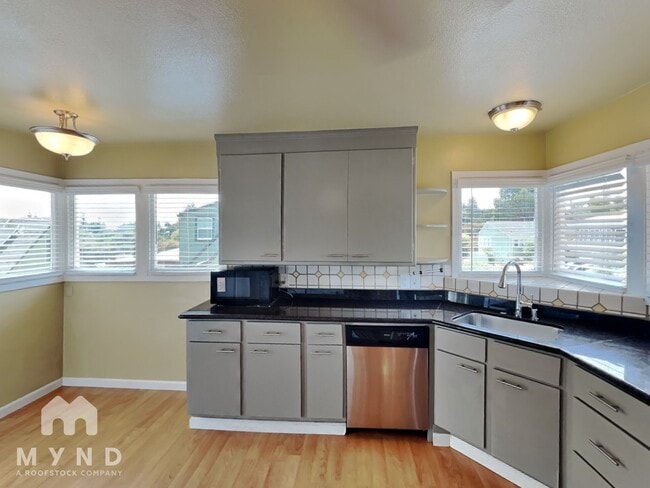 Building Photo - 4626 Geranium Pl