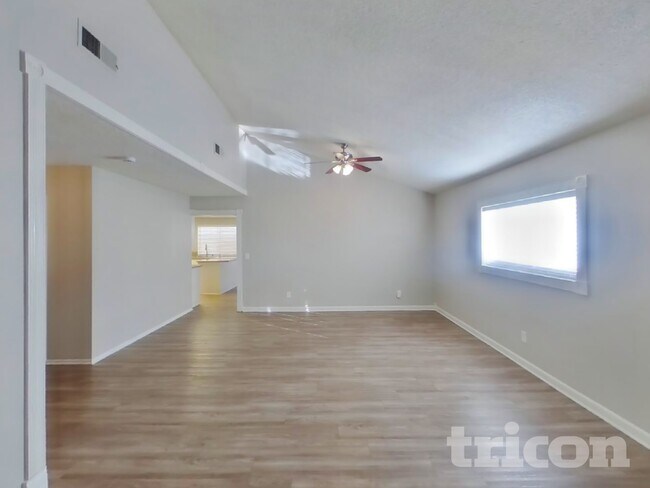 Building Photo - 5262 Willowhaven Ave