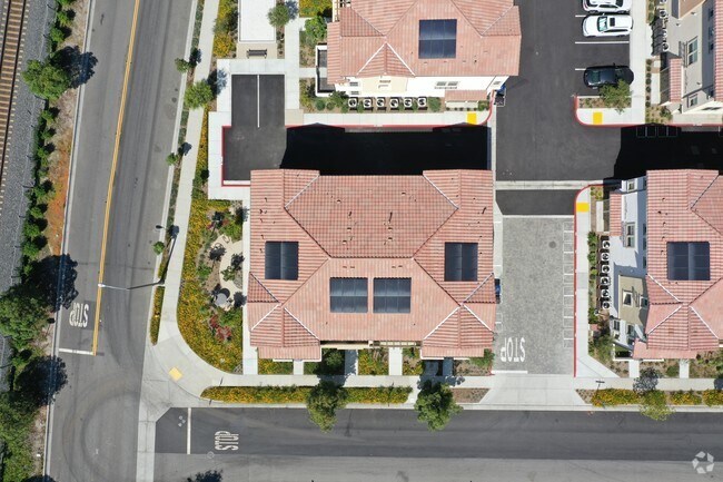 Foto aérea - Dahlia Townhomes