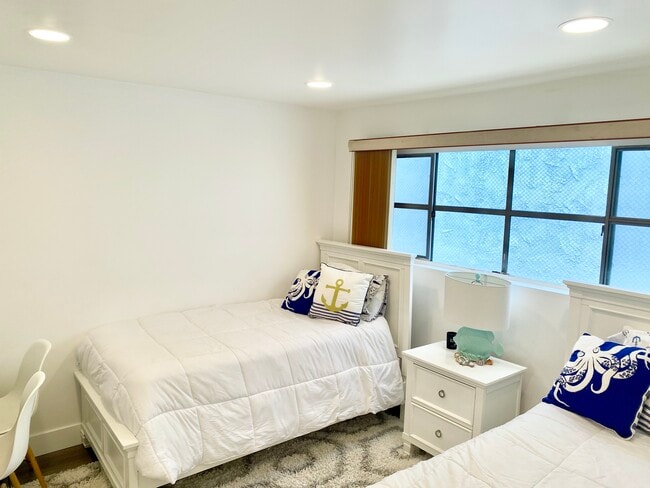 Foto del edificio - 18203 Coastline Dr