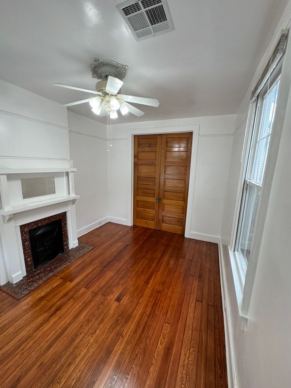 Building Photo - 1213 Annunciation St