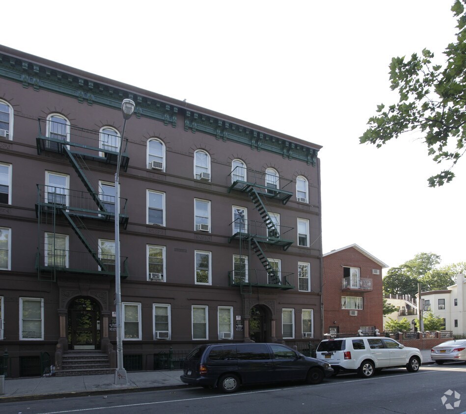 Primary Photo - 252 Tompkins Ave