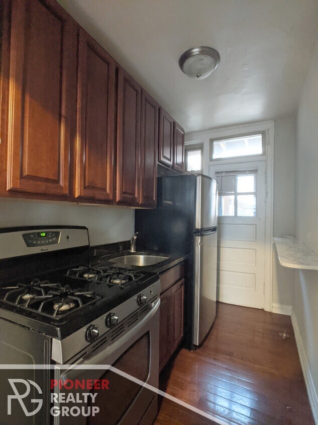 Foto principal - 542 W Surf St