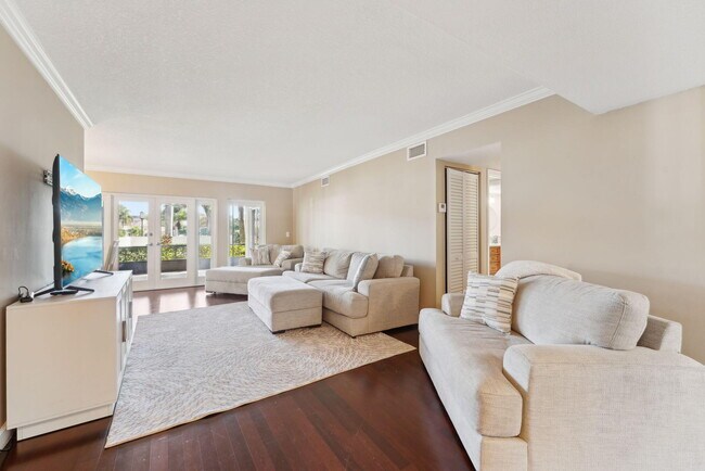 Foto del edificio - 100 Pelican Pointe Dr