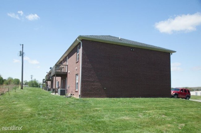 Building Photo - 2 br, 1 bath Apartment - 102/104 Landon Drive