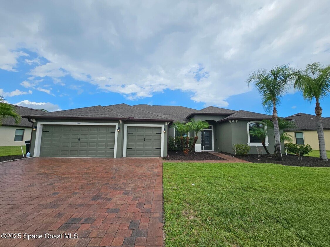 Foto principal - 3820 Watergrass St