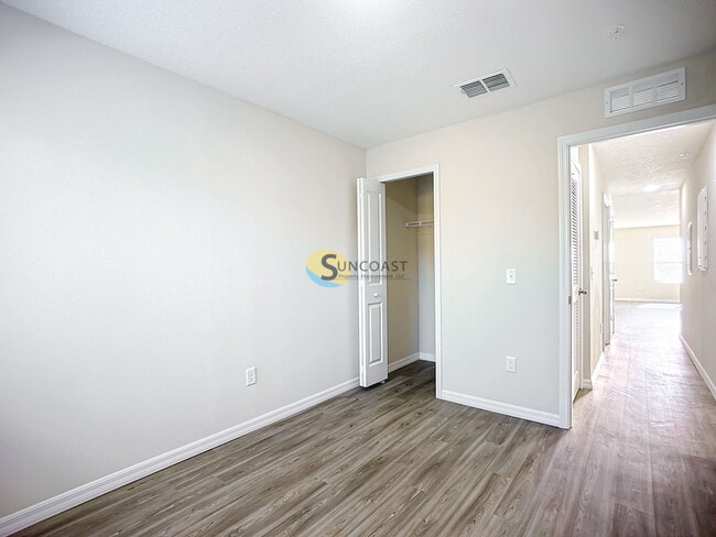 Building Photo - Downstairs Unit Available | Free to Apply!