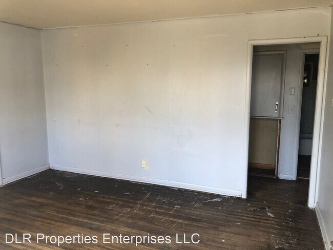 Building Photo - 3 br, 1 bath House - 611 E. 50th St. N.
