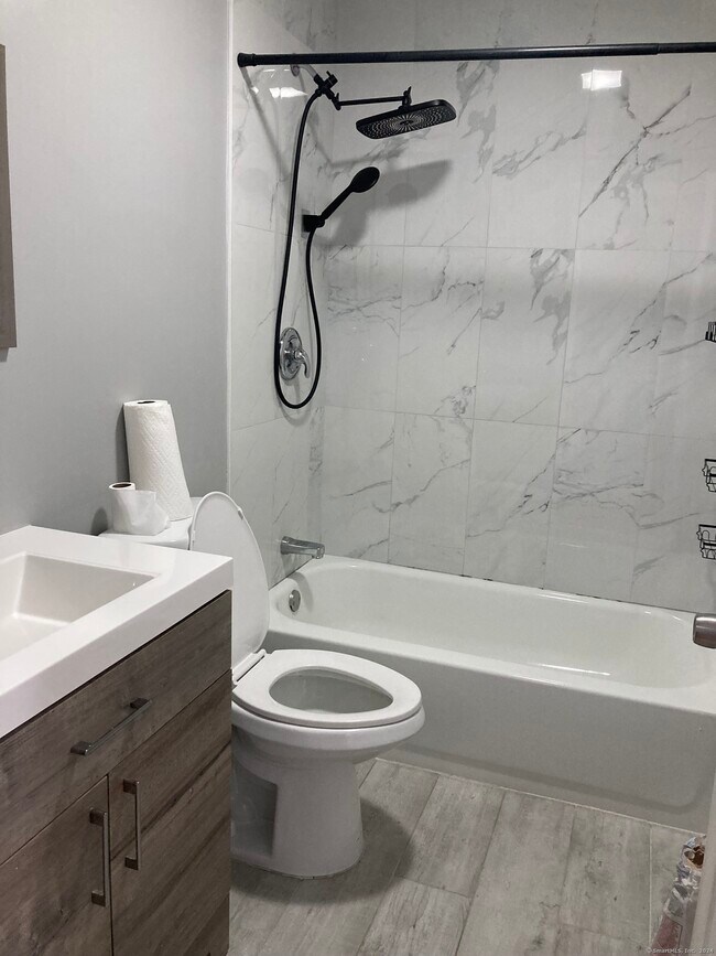 Building Photo - 61 Arch St