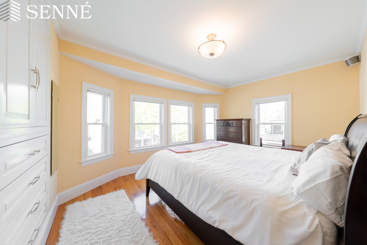 Primary Photo - 57 Kidder Ave