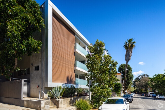 Exterior - Brentwood Savoy