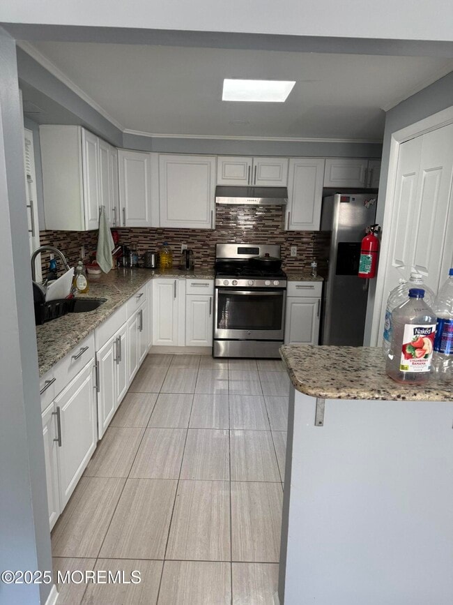 Building Photo - 148 Dewitt Ave