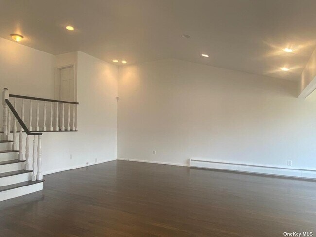 Building Photo - 532 Cedarwood Dr