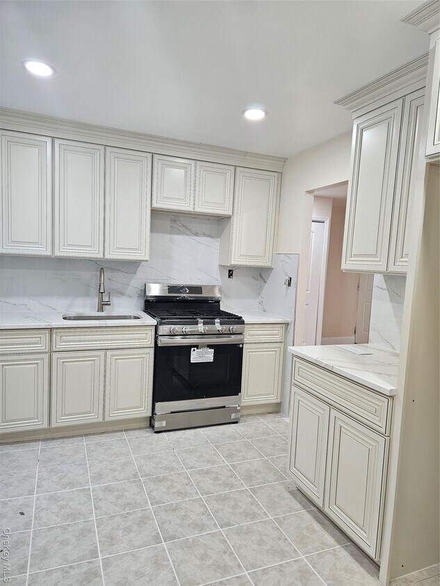 Foto principal - 1222 Simpson St