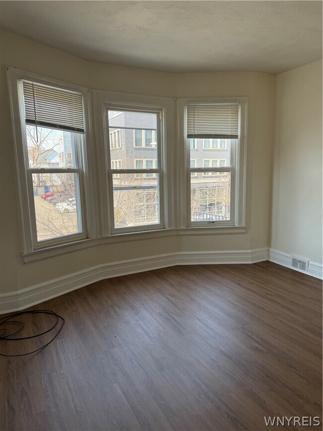 Foto del edificio - 1015 Elmwood Ave