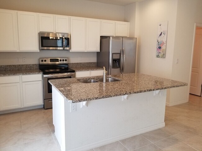 Foto del edificio - Spacious Townhome 3 Bedroom 2.5 Bathroom