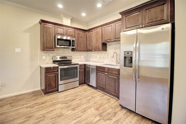 Building Photo - 26152 Avenue E