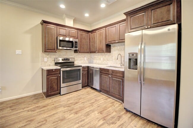 Building Photo - 26152 Avenue E