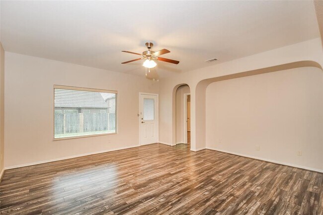 Building Photo - 717 Santa Rosa Dr