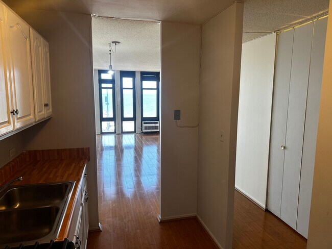 Foto del edificio - 6700 S South Shore Dr