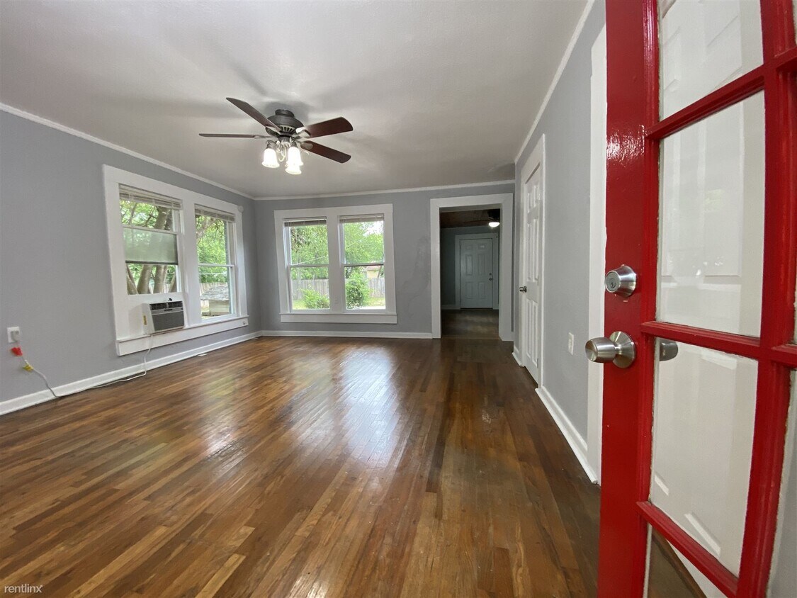 Primary Photo - Studio, 1 bath Duplex - 1738 Santa Anna On...