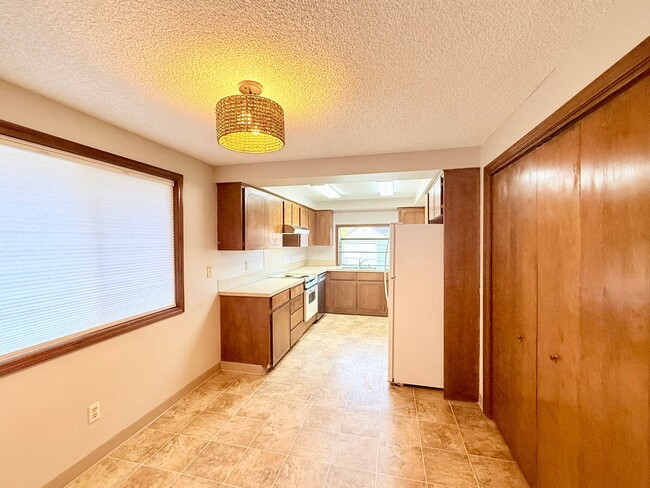 Building Photo - Beautiful 3 bedroom 1.5 bathroom one level home - Vancouver School District