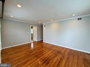 Building Photo - 6825 Westmoreland Rd