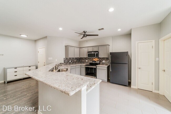 Building Photo - 3 br, 2 bath House - 2019 Canyon Vista Dr.