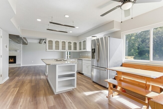 Foto del edificio - 10118 Lonesome Pine Dr