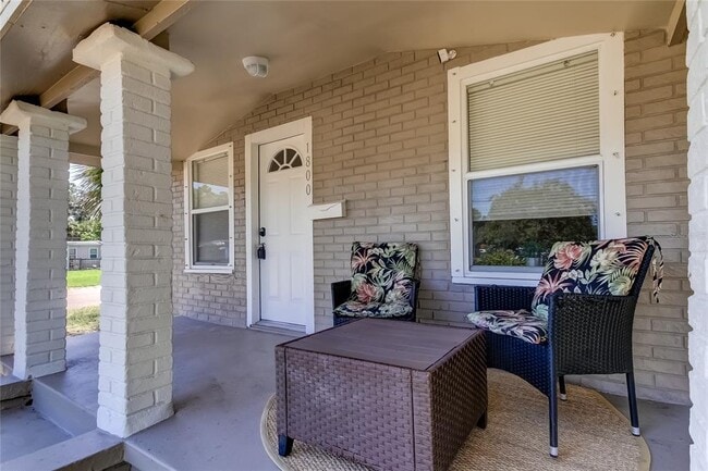 Building Photo - 1800 12th Ave S