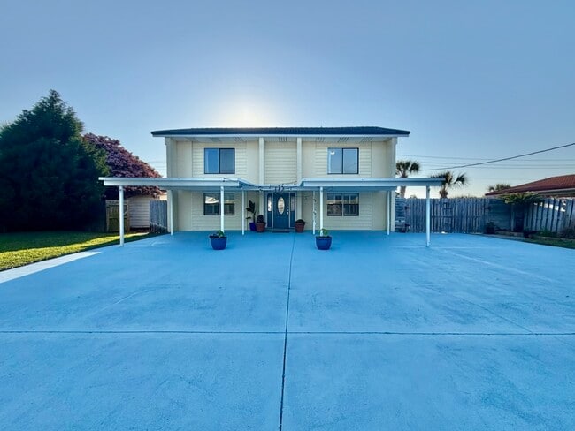 Building Photo - 723 Sailfish Dr