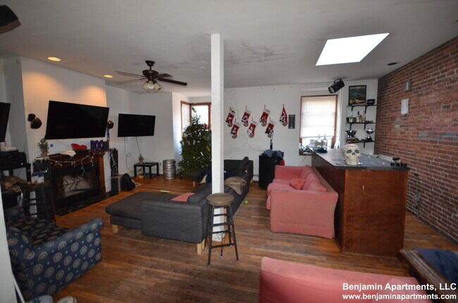 Foto del edificio - 486 Massachusetts Ave