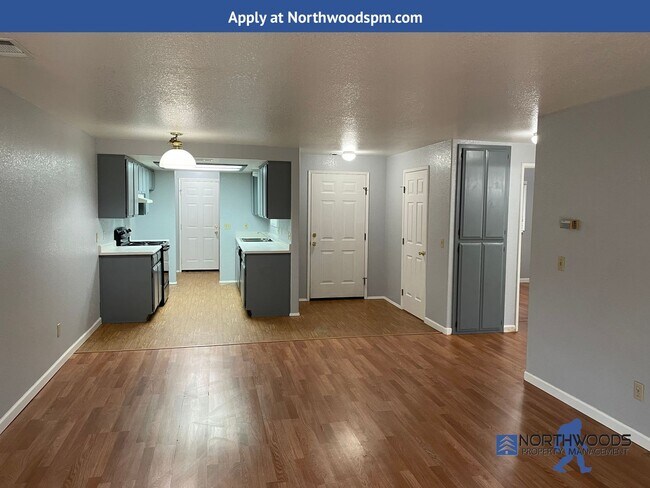 Foto del edificio - Nice 2 Bedroom 1 Bathroom Duplex-Grants Pass