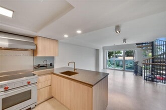 Building Photo - 1500 Bay Rd