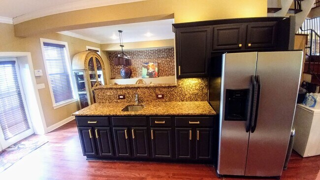 Foto del edificio - 819 Brooks Ln