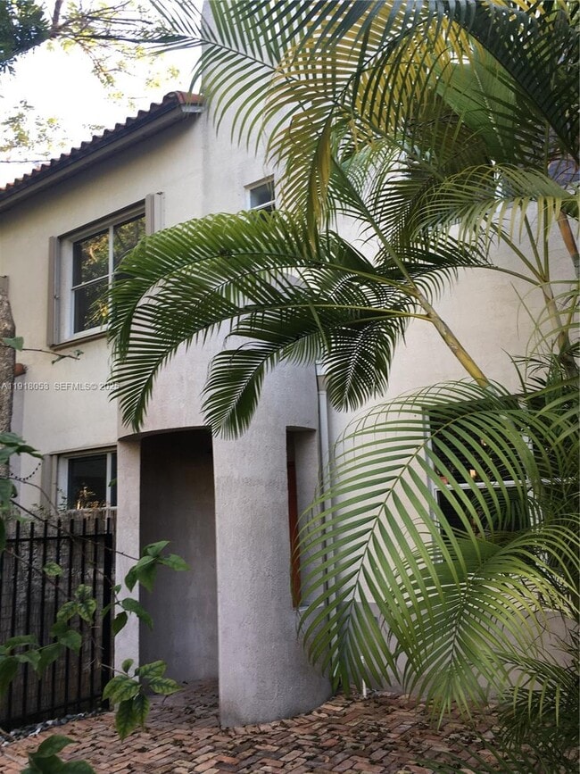 Building Photo - 3051 Center St