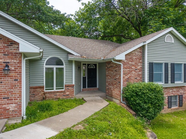 Foto del edificio - 2301 Grant Ln