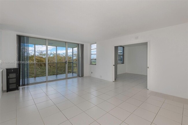 Photo - 625 Oaks Dr Apartment