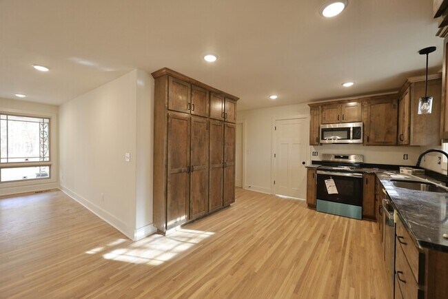 Foto del edificio - 4392 Ashland City Rd