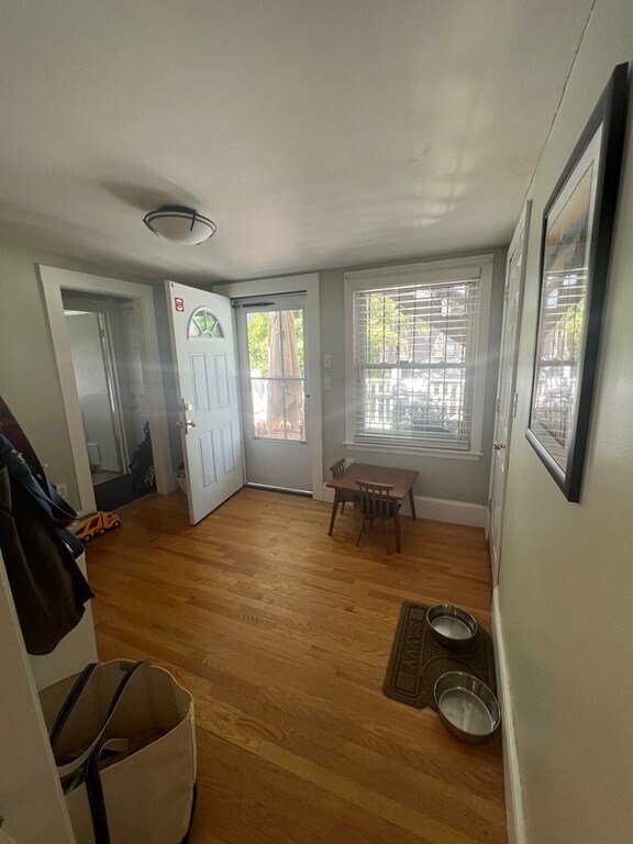 Building Photo - 19 Rockview St