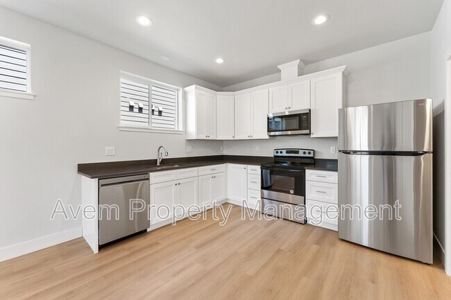 Building Photo - 936 Molalla Ave